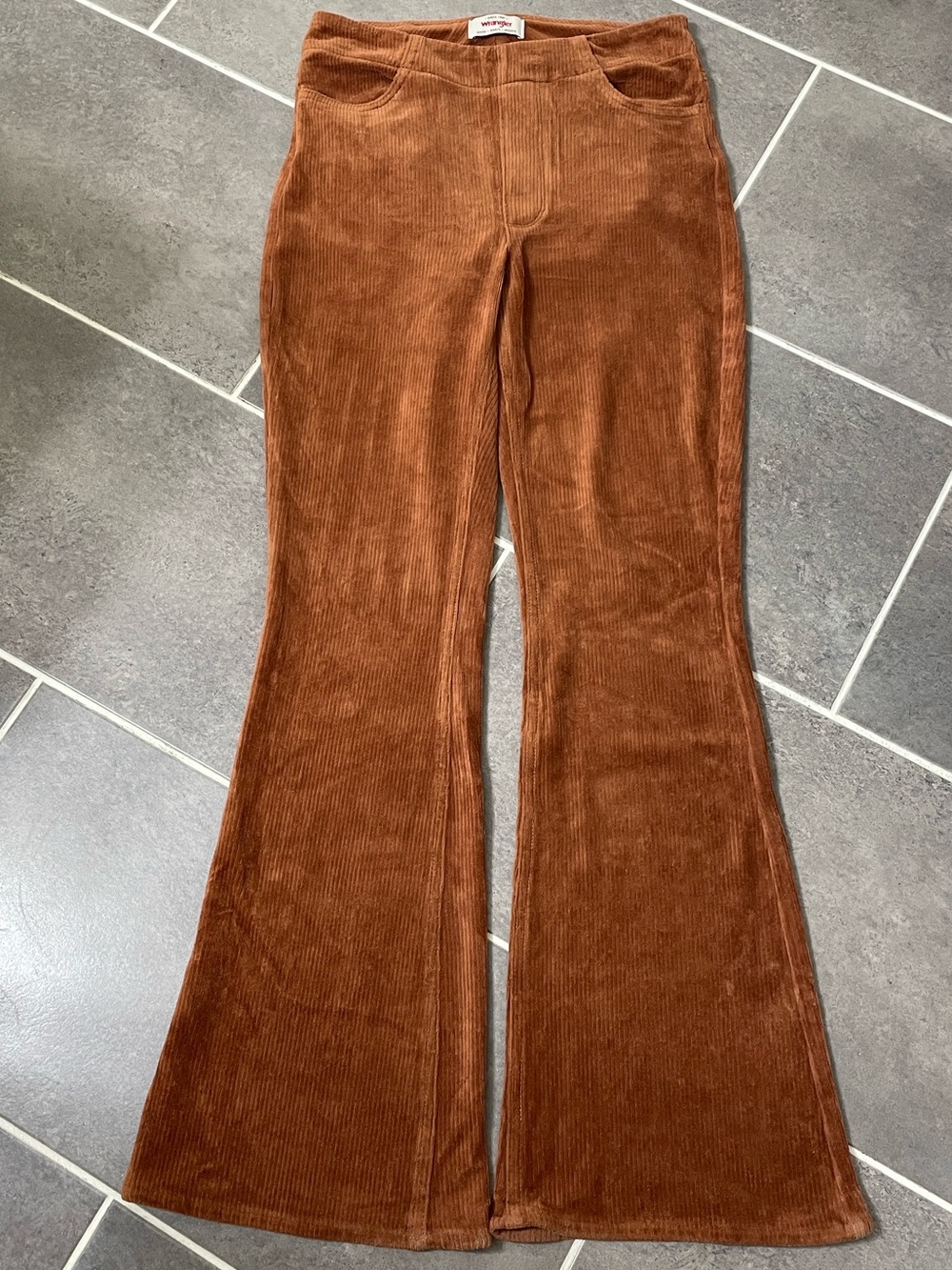 Wrangler Corduroy High Rise Flare Pull On Pants size Medium X 33”